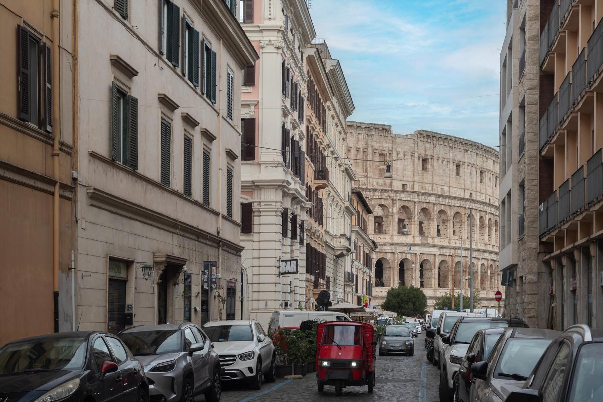 Colosseo & San Clemente Apartment Рим Екстериор снимка